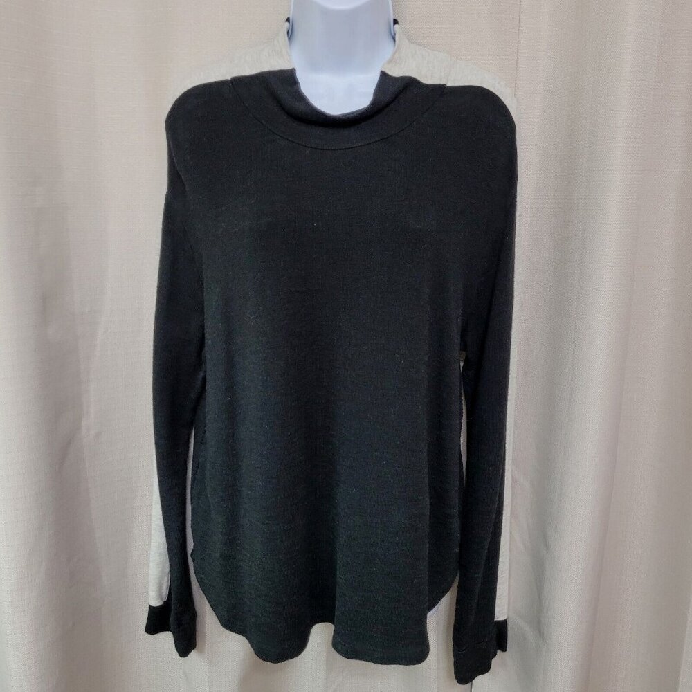Monrow Long Sleeve Two Tone Turtleneck Sweater Women's Size Medium Black Gray
